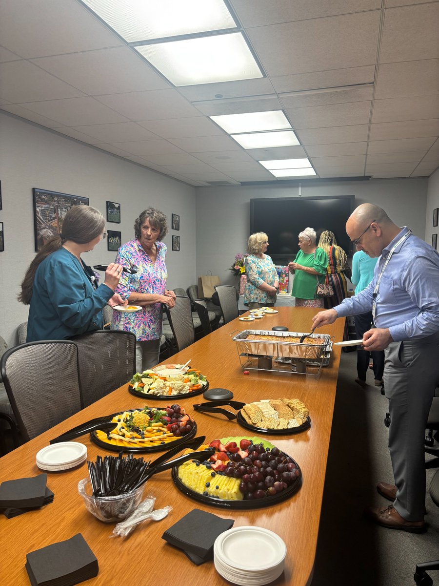 Cheers to an incredible career and a well-deserved retirement, Beverly Holbrook! 🎉 After 32 years of dedication to the Pathology department, including 7 years in pathology, we are so grateful for all the memories and contributions you've made. 💐 
#Pathology #Retired