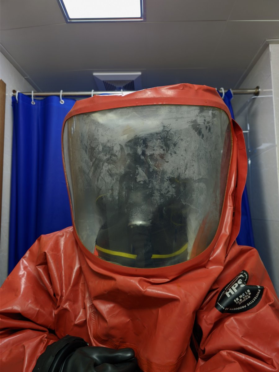 AlthCommander's tweet image. 4 layers of heavy rubber suits and Hazmat suit

#latex #rubbergay #rubbergloves #rubbersuit #Hazmat