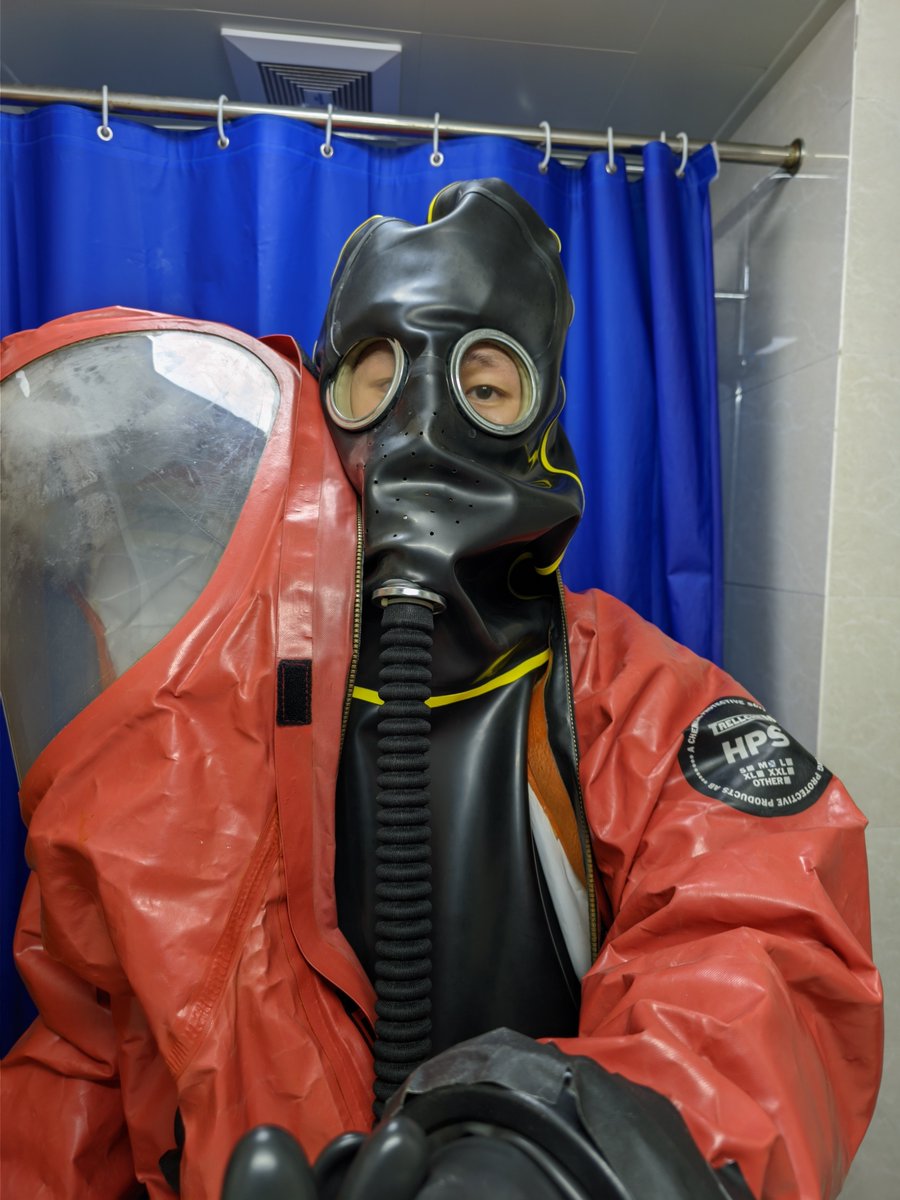 AlthCommander's tweet image. 4 layers of heavy rubber suits and Hazmat suit

#latex #rubbergay #rubbergloves #rubbersuit #Hazmat