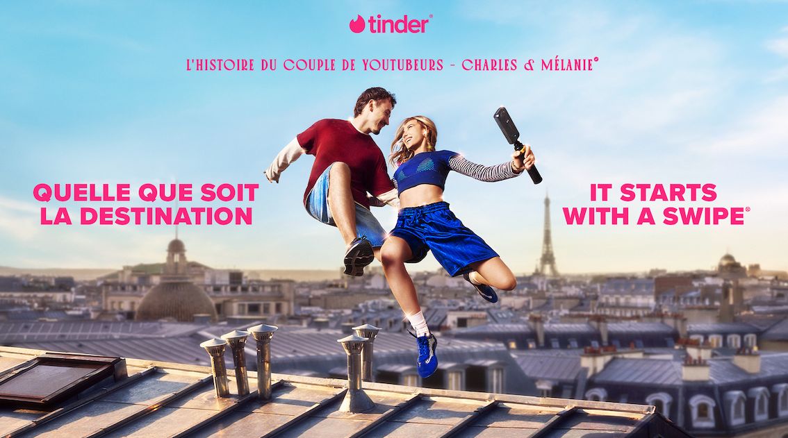 Tinder choisit les YouTubeurs Charles et Mélanie pour incarner sa nouvelle publicité.

Cette nouvelle campagne publicitaire est la suite d’une série de vidéos proposée par Tinder, pour retracer les histoires extraordinaires qui s’écrivent grâce à la plateforme