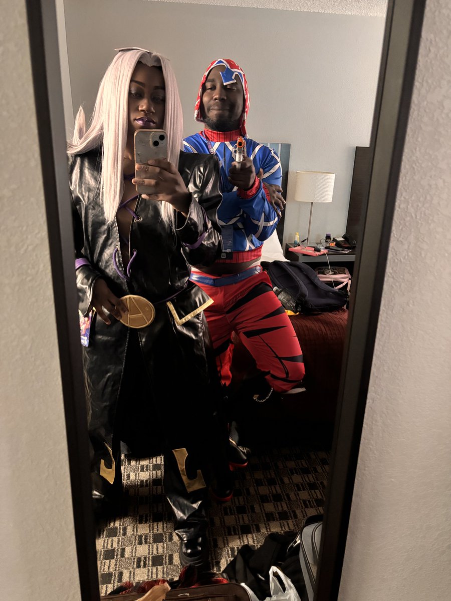NARCISOANASUl's tweet photo. Me and my bf for Friday #momocon https://t.co/ZHRn2JZItu