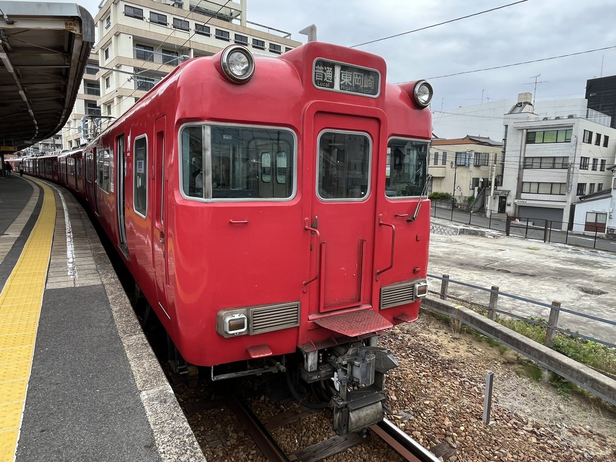 NAKANO1052121's tweet photo. なんか目覚めちゃったからツイート
金曜日の学校のいつもの乗る時間帯の電車が引退１週間前の最後の4両6000系で
嬉しすぎた　#6003f https://t.co/O6sLSPcc26