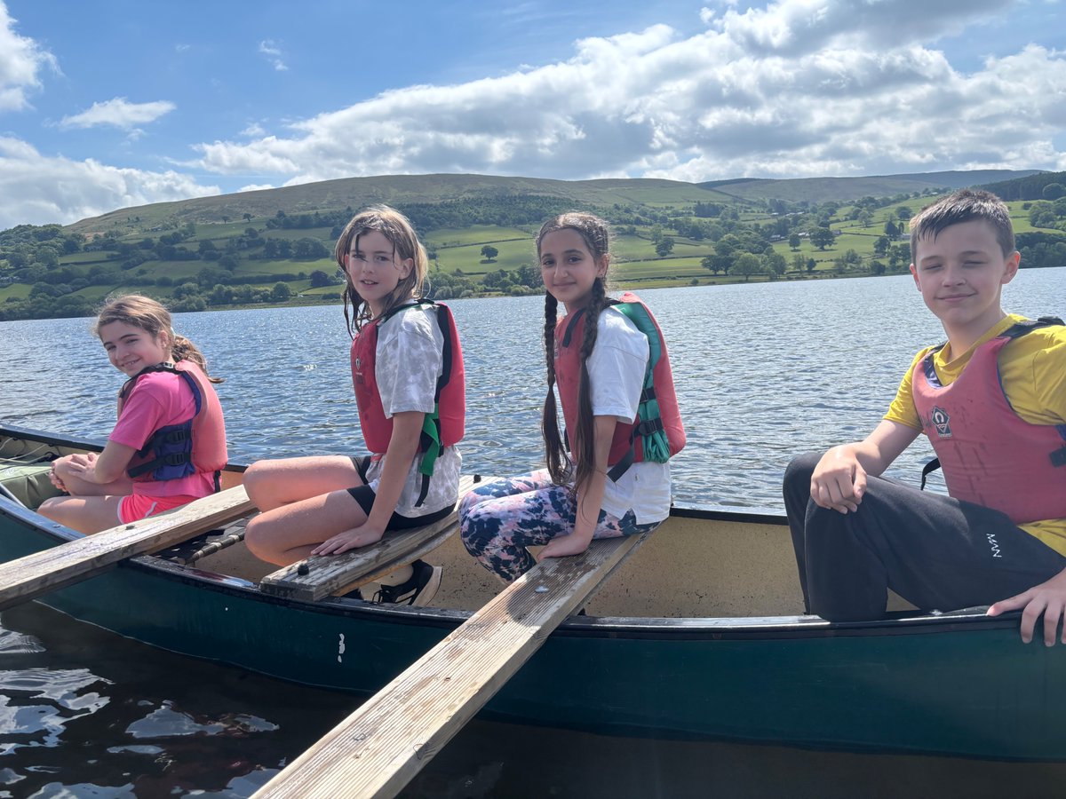 More photos of a fabulous day out with our lovely Spanish friends at Glanllyn! Pawb wedi joio mas draw yn Gwesyll yr Urdd Glanllyn!