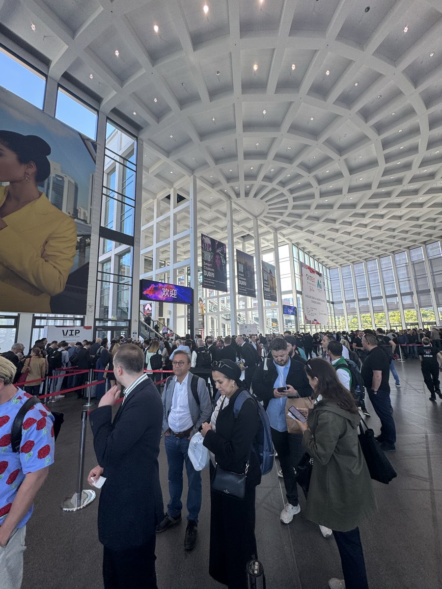 GoCEOVision's tweet image. 🎬 That&apos;s a wrap for @GITEXEUROPE  2025 in Berlin!

Three intense days have just come to an end at the heart of European innovation, from May 21 to 23. 🚀

On  the very first day, we had the honor of speaking with Clara Chappaz,  Minister Delegate for Artificial Intelligence and…