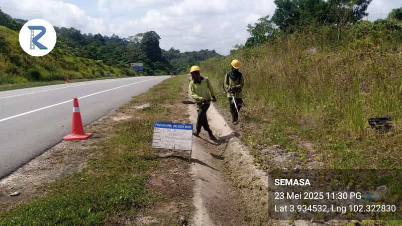 RC_Maran's tweet photo. Kerja penyenggaraan rutin R07 - membersih longkang di laluan FT64 Jalan Benta Maran, Seksyen 55.80, Daerah Jerantut, Pahang
@JKRJERANTUT 
@JKRPAHANG 
@ZTTCSFJ 
@CSFJ_JKR 
@IPJKR_Official 
@moworksmy 
@ahmadmaslan 
@AlexNantaLinggi https://t.co/uB3zUeo0TT