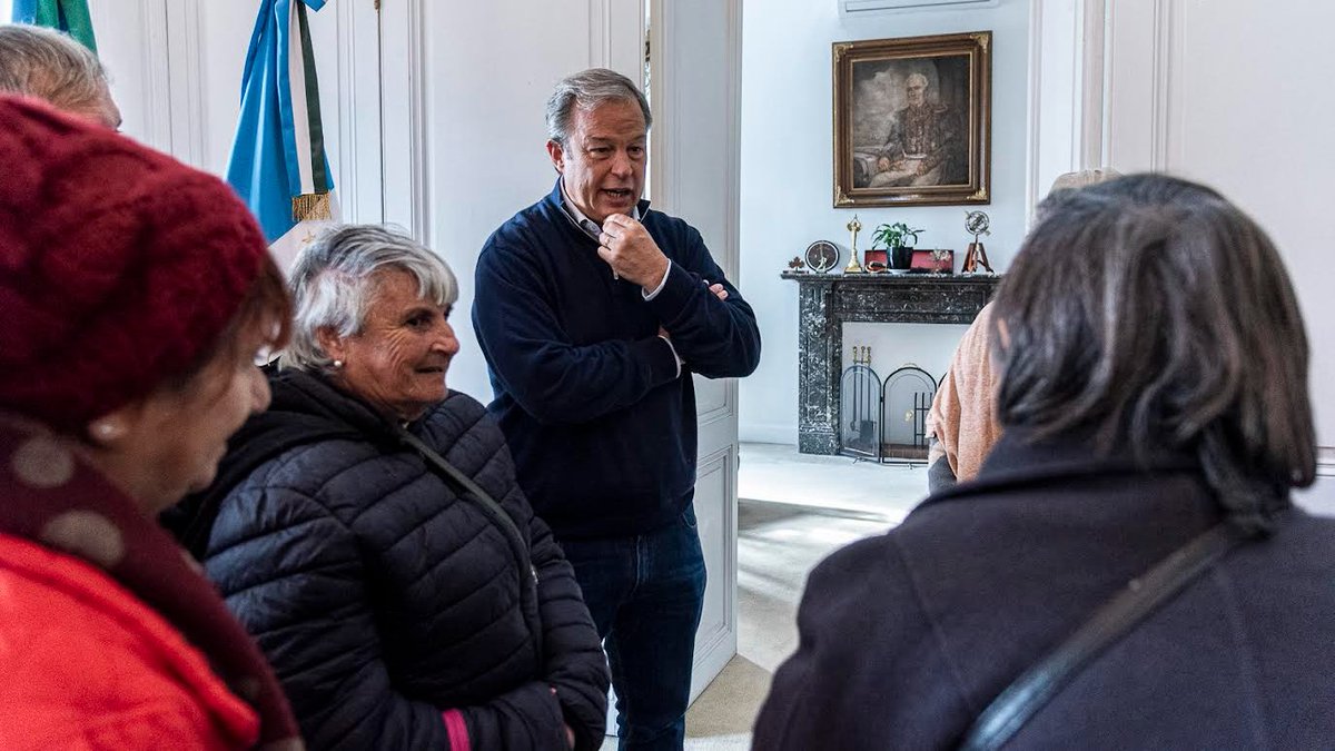 CascallaresPJ's tweet photo. Esta mañana en medio de nuestras actividades oficiales compartimos un hermoso momento con las y los adultos mayores del Grupo de Adultos de San Vicente que visitaron nuestra Casa Municipal de Almirante Brown.

#BrownConVos https://t.co/L7BZq1g7cT