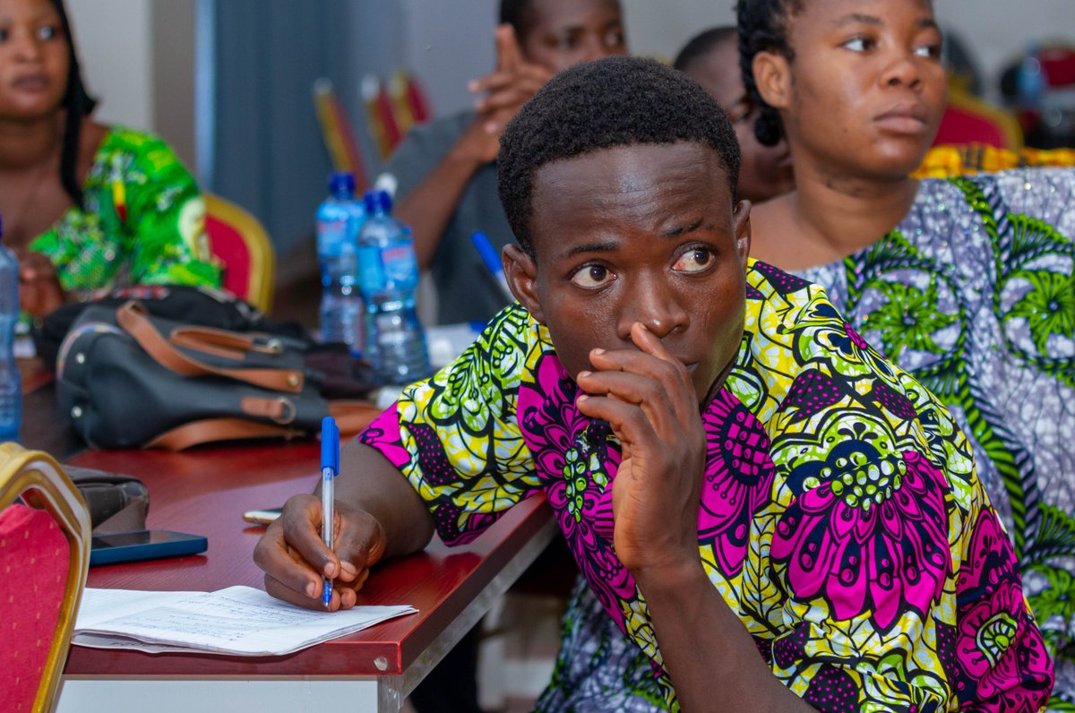 OIM Bénin (@oimbenin) on Twitter photo Cette semaine à Natitingou,2️⃣6️⃣0️⃣ jeunes & femmes des AGRs ont été formés par <a href="/OIMBenin/">OIM Bénin</a> sur l'entrepreneuriat, la gestion financière, le marketing & la communication digitale pour renforcer leur autonomie grâce au PEV² aux frontières du 🇧🇯🇧🇫🇹🇬, financé par <a href="/UNPeacebuilding/">United Nations Peacebuilding</a> . Cette semaine à Natitingou,2️⃣6️⃣0️⃣ jeunes & femmes des AGRs ont été formés par <a href="/OIMBenin/">OIM Bénin</a> sur l'entrepreneuriat, la gestion financière, le marketing & la communication digitale pour renforcer leur autonomie grâce au PEV² aux frontières du 🇧🇯🇧🇫🇹🇬, financé par <a href="/UNPeacebuilding/">United Nations Peacebuilding</a> .