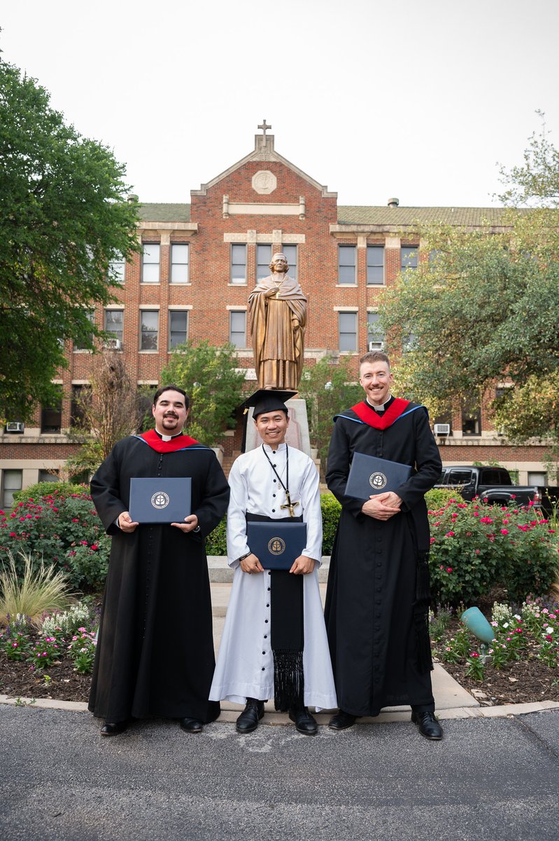 A week later and we still can't get over the joy and smiles from our OST commencement ceremony. 💙 

Wishing all our graduates and students a wonderful and safe summer!