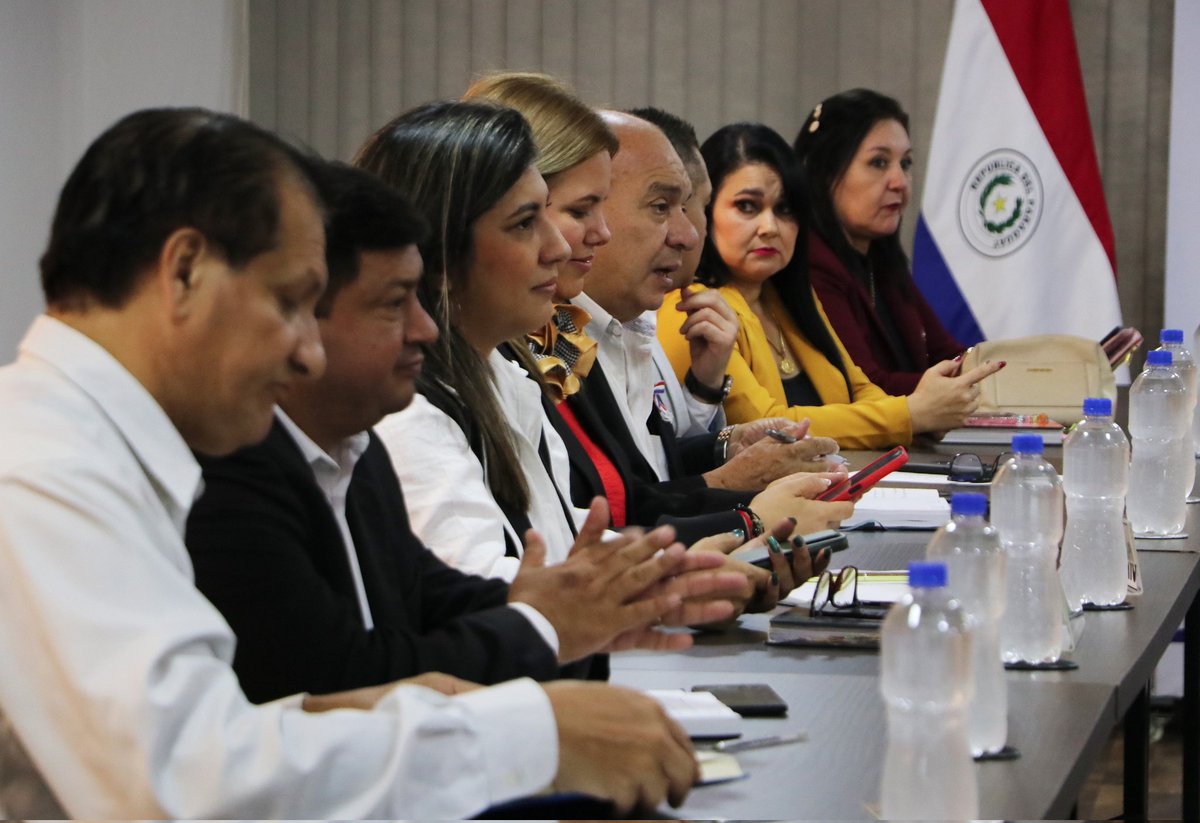 MECpy's tweet photo. ¡Trabajamos en pos de un Paraguay con mayores oportunidades!

Desarrollamos un taller con Directores Departamentales de Educación, de los diferentes puntos del país. https://t.co/MuXfWvsHPW