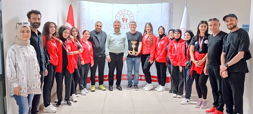 GSB Kırşehir Yurtları (@kirsehirkygm) on Twitter photo 📍GSB Kırşehir Yurtları
#Yurtlig Halk oyunları Türkiye Şampiyonasında mücadele eden İl takımımız elde ettikleri Türkiye üçüncülüğünün ardından İl Müdürümüz Yasin Çakmakçı tarafından misafir edildi. Gençlerimizi tebrik eder, başarılar dileriz.🤗🏢🥇👏
<a href="/gencliksporbak/">Gençlik ve Spor Bakanlığı 🇹🇷</a>
<a href="/OA_BAK/">Dr. Osman Aşkın Bak</a> 📍GSB Kırşehir Yurtları
#Yurtlig Halk oyunları Türkiye Şampiyonasında mücadele eden İl takımımız elde ettikleri Türkiye üçüncülüğünün ardından İl Müdürümüz Yasin Çakmakçı tarafından misafir edildi. Gençlerimizi tebrik eder, başarılar dileriz.🤗🏢🥇👏
<a href="/gencliksporbak/">Gençlik ve Spor Bakanlığı 🇹🇷</a>
<a href="/OA_BAK/">Dr. Osman Aşkın Bak</a>
