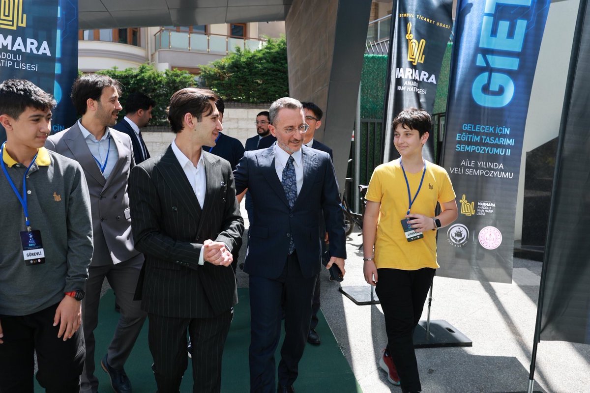 Geleceğimizin teminatı gençlerimizle, Marmara Anadolu İmam Hatip Lisesi Oditoryumu'nda düzenlenen "Aile Yılında Veli Sempozyumu"nda bir araya gelerek  dezenformasyonun yıkıcı etkilerini ve bu tehdide karşı birlikte nasıl mücadele edebileceğimizi konuştuk.

Bu güzel sempozyumun