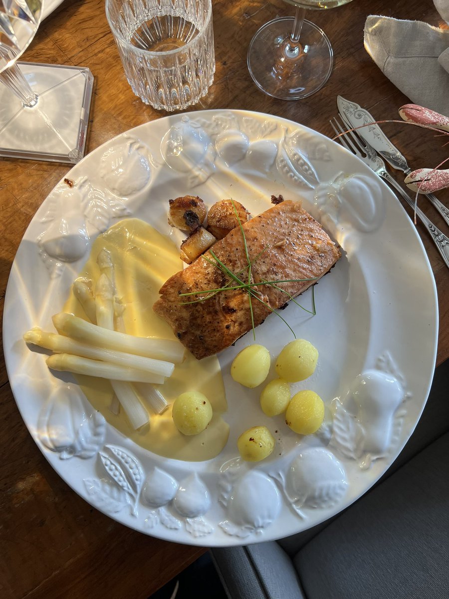 Nachdem ich heute in der <a href="/JuedischeOnline/">Jüdische Allgemeine</a> lesen durfte wie grauenvoll mein Leben als „trad wife“ sein muss . ( Ich liebs ja wenn die super Toleranten sich  über den Lebensstil anderer erheben )
Deshalb hab ich aus lauter Frust über mein bedauernswertes Dasein ,  grauenvoll