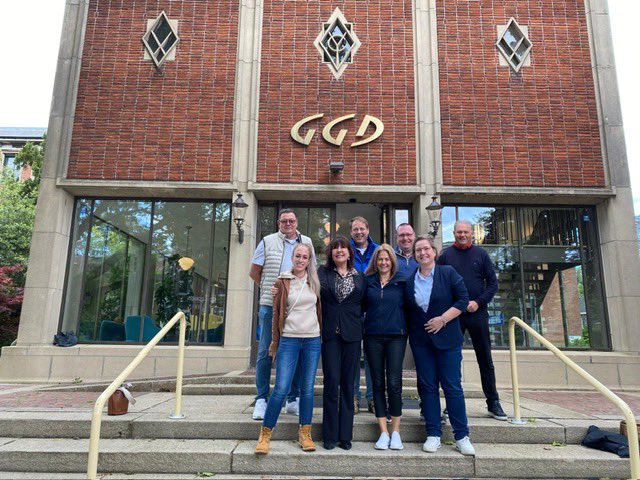 Waardevol gesprek vandaag met de GGD.  Oa over de betekenis van centrale toegang, de voordeur naar maatschappelijke opvang. En ook over bemoeizorg: zorg voor mensen die geen hulp vragen/willen maar dit wel nodig hebben. De betrokkenheid van de medewerkers raakte ons! Dank GGD!!