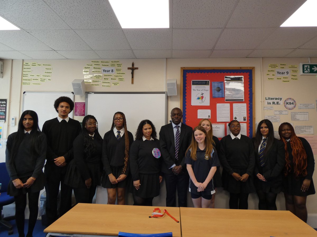 St. Bernard's High School Westcliff (@stbernards_hs) on Twitter photo St Bernard's was honoured to host Southend MP <a href="/BayoAlaba/">Bayo Alaba MP</a> for a Q&A Session with our Year 12 Politics class today. Questions ranged from his opinions about the changing UK party system to the local issues in Southend. We thank him for this inspiring visit.π #SouthendMP #BayoAlaba St Bernard's was honoured to host Southend MP <a href="/BayoAlaba/">Bayo Alaba MP</a> for a Q&A Session with our Year 12 Politics class today. Questions ranged from his opinions about the changing UK party system to the local issues in Southend. We thank him for this inspiring visit.π #SouthendMP #BayoAlaba