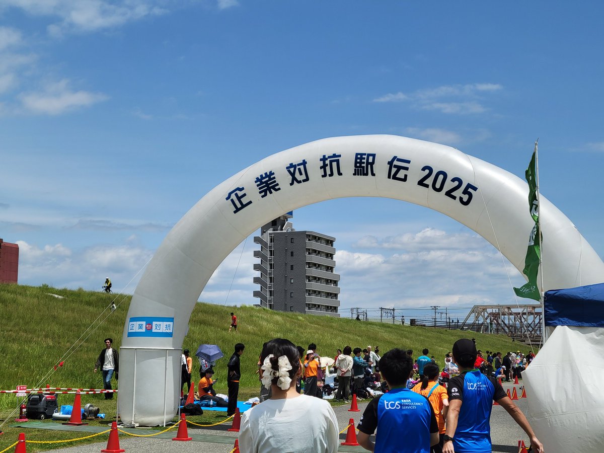 1ヵ月お休みしておりました。
その間、企業対抗駅伝に出た以外は完全ランオフ

駅伝の全力5kmもしんどかったし、昨日の1ヵ月振りジョギングも衰えに衰えた身体が言うことを聞かず…

また1から頑張ります🐱

#ランニング
#企業対抗駅伝2025
#ジョギング