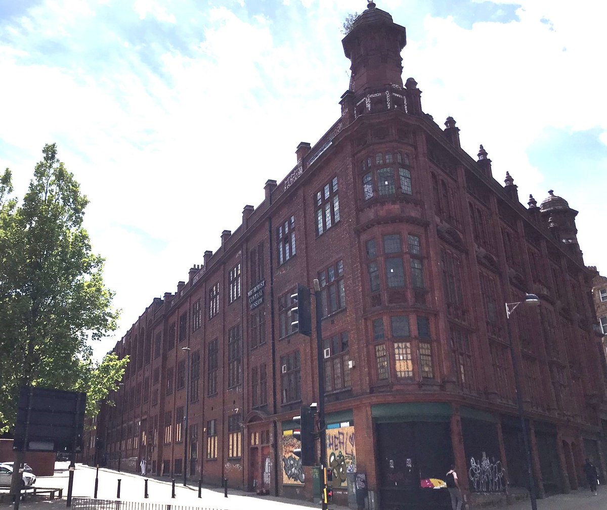 RyanBlything's tweet photo. @OldStationSt @thevicsoc Agreed; and just to stress its current state, here are photos I took *today* (23/5/25) from @AstonUniversity
campus. Thanks to @thevicsoc for spotlighting the decline of this building, and I hope @BhamCityCouncil
can now see the urgency to address it, as well as @MayorWestMids https://t.co/nQwNGq6Udx