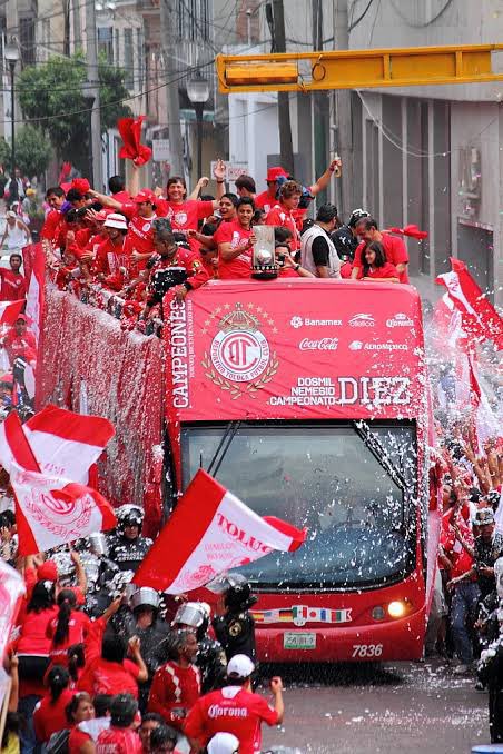 OEscarlata_'s tweet photo. Las calles no olvidan aquel 23 de Mayo del 2010. 😭👹❤️🏆 https://t.co/ktJcM6meT6