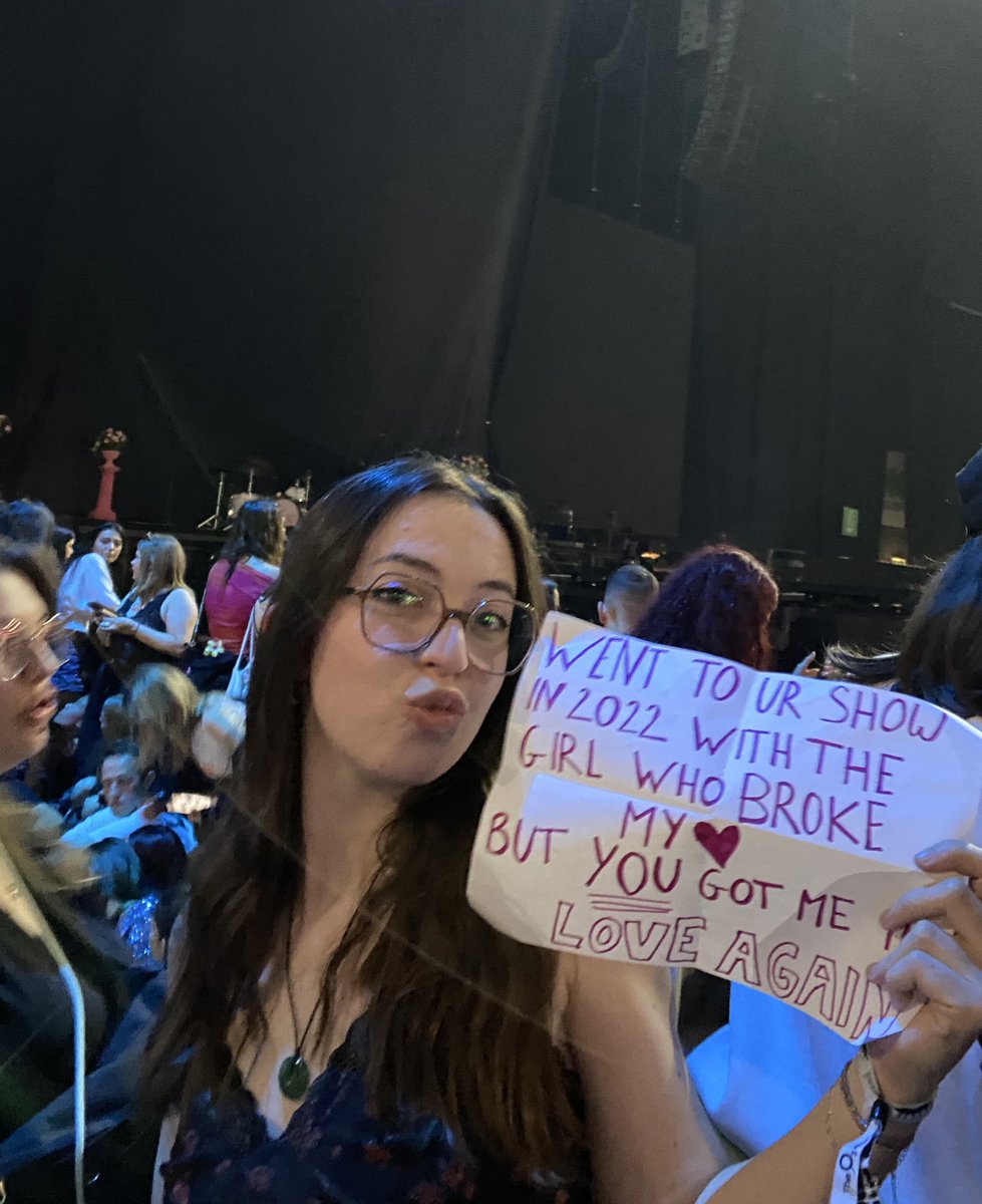 lilou🪩 tweet media