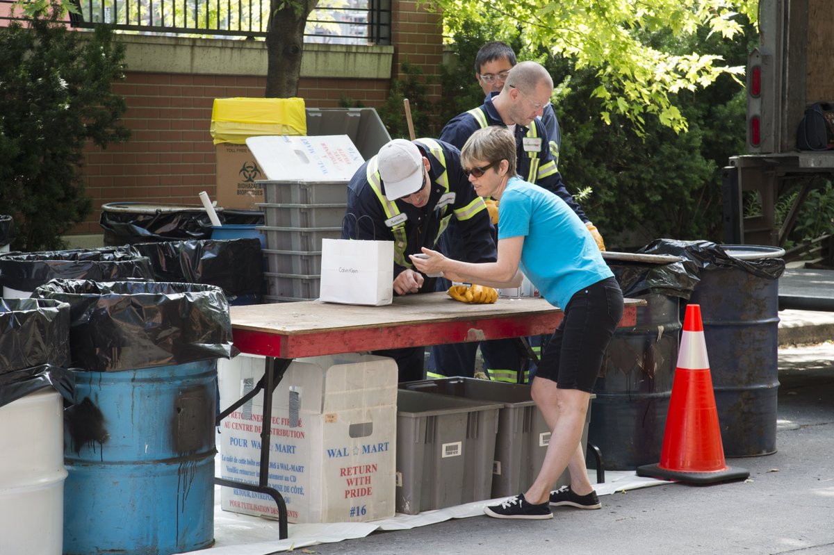 This weekend: Visit our Community Environment Day events in Toronto-Danforth &amp; Don Valley East! 

Drop off old electronics, clothing, and hazardous waste—and grab free compost while supplies last. 

Check the event schedule at toronto.ca/environment_da…