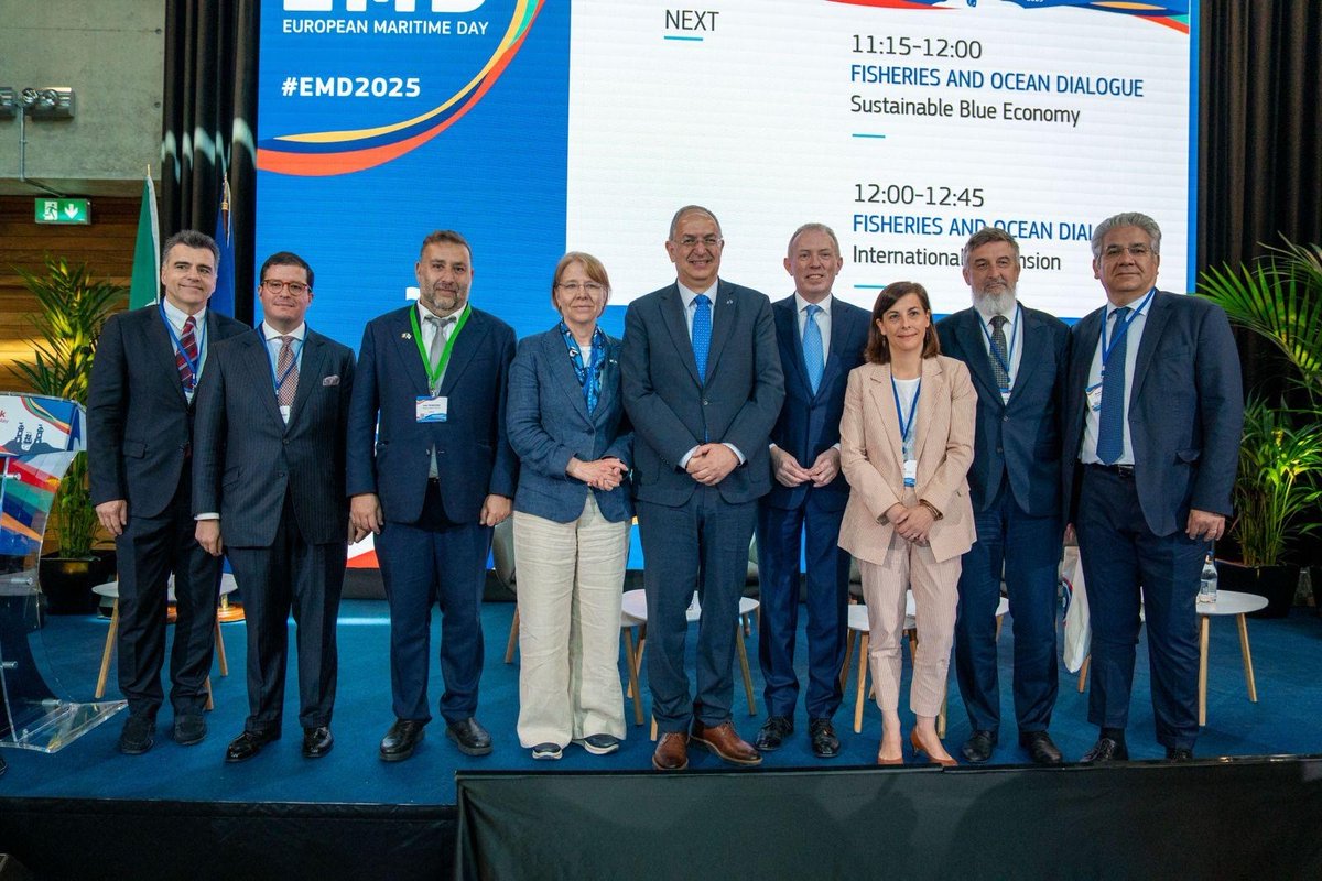 Portugal in Ireland (@ptinireland) on Twitter photo O Chefe de Missão Adjunto da Embaixada de Portugal, Dr. Henrique Sousa de Azevedo, participou “European Maritime Day”, iniciativa organizada pela Comissão Europeia, Cork City Council e o Ministério irlandês do Ambiente, Clima e Comunicações.
#EMD2025 <a href="/timmydooley/">Timmy Dooley</a> <a href="/CostasKadis/">Costas Kadis</a> O Chefe de Missão Adjunto da Embaixada de Portugal, Dr. Henrique Sousa de Azevedo, participou “European Maritime Day”, iniciativa organizada pela Comissão Europeia, Cork City Council e o Ministério irlandês do Ambiente, Clima e Comunicações.
#EMD2025 <a href="/timmydooley/">Timmy Dooley</a> <a href="/CostasKadis/">Costas Kadis</a>