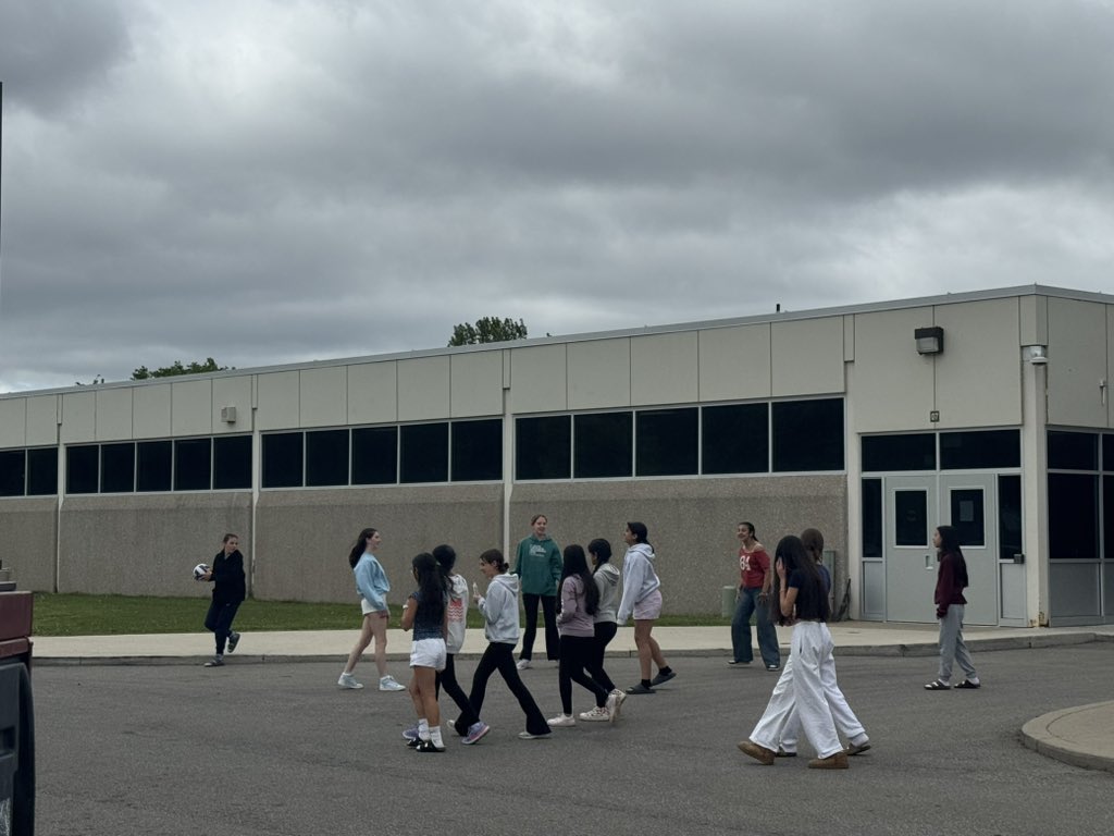 Brian Zawislak (@bzawislak5) on Twitter photo Even when the skies are gray, <a href="/LarsonMS/">Larson Middle School</a> students love getting outside at lunch to burn off some energy! Even when the skies are gray, <a href="/LarsonMS/">Larson Middle School</a> students love getting outside at lunch to burn off some energy!
