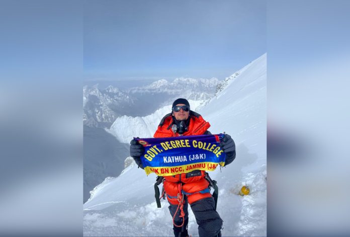 🏔️ Cadet Mohit Knathia of GDC Kathua scales Mount Everest as part of #NCC Everest Expedition 2025! 🇮🇳

Only cadet from J&amp;K to achieve this feat — a true inspiration! 👏
#JammuAndKashmir #NCC #Everest2025 #Jammu  #Kashmir