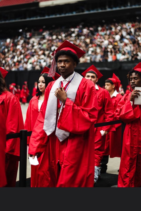 D1ROBERTM's tweet image. On to the next Level., #co2025 #highschool #graduation2025 #HowardPayne #StingEm