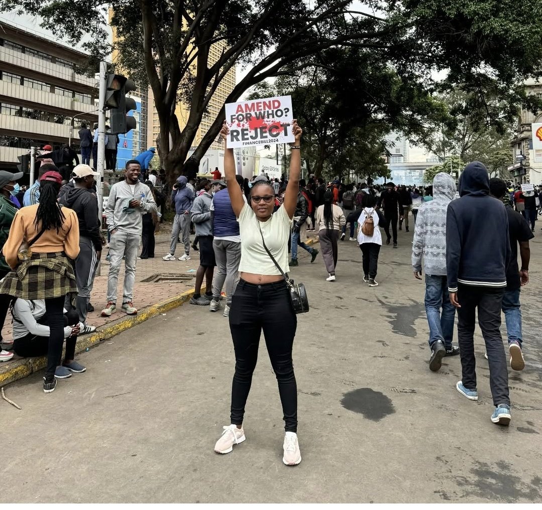 bevalynekwambo3's tweet image. Mine is to Echo what LSK has said.