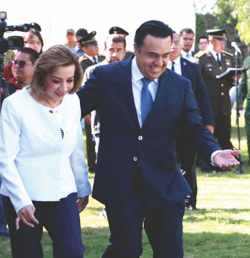 Luis Nava (@luisbnava) on Twitter photo ¡Muchas felicidades! Mi querida <a href="/LupitaMurguiaG/">Lupita Murguía</a>, por recibir el Reconocimiento Leona Vicario 2025 de la <a href="/amexme/">AMEXME NACIONAL</a>. Este premio reconoce tu trabajo, liderazgo y compromiso con la equidad de género. Tu trayectoria es inspiración para todas y todos los queretanos. ¡Venga Jefa! ¡Muchas felicidades! Mi querida <a href="/LupitaMurguiaG/">Lupita Murguía</a>, por recibir el Reconocimiento Leona Vicario 2025 de la <a href="/amexme/">AMEXME NACIONAL</a>. Este premio reconoce tu trabajo, liderazgo y compromiso con la equidad de género. Tu trayectoria es inspiración para todas y todos los queretanos. ¡Venga Jefa!