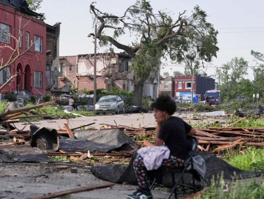 katherineOma's tweet photo. This is the beautiful condition of the United States States today. Trump refuses aid to hurricane and tornado ravaged states. This is how Americans live. Ask Josh Hawley who is begging for aid for his state. We are so broken In 4 months https://t.co/miHOjEbI0q
