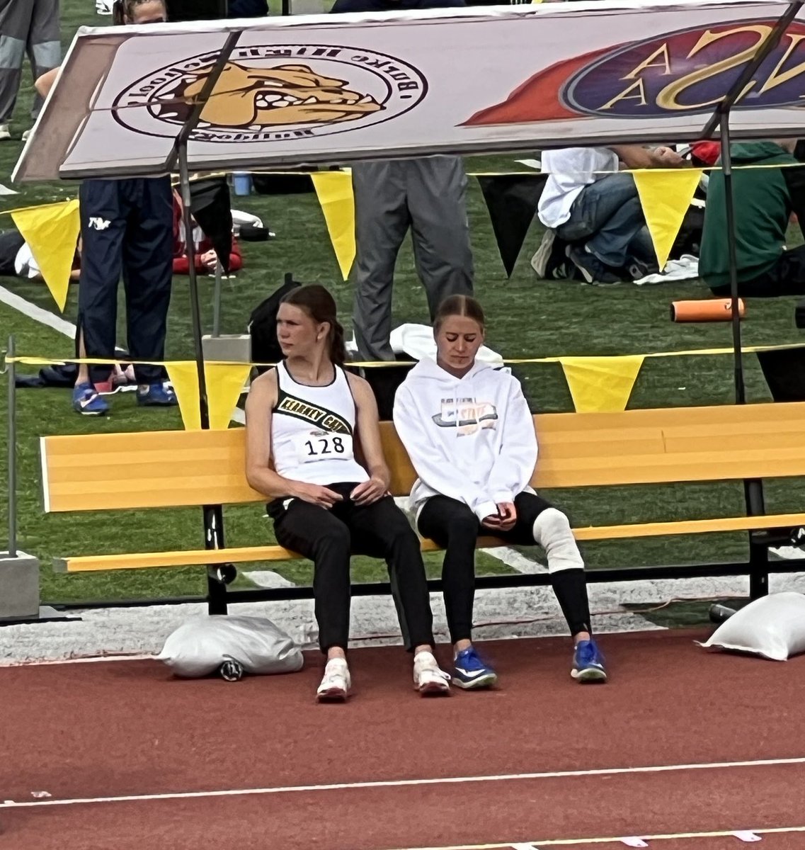 ⭐️ 𝕊𝕋𝔸ℝ𝕊 𝕒𝕣𝕖 𝔾𝕆𝕃𝔻 ⭐️
🤩 and Bronze……
🏆 NSAA Championships
🏃‍♀️ Class C Long Jump
🥇 Hazel Haarberg
📐18’ 2.25”
🥉Alyssa Onnen
📐 17’ 9.25”
✨just gettin STARted…..