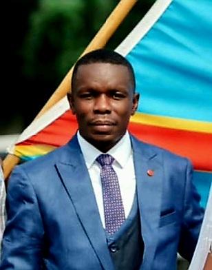 Muyisa Christophe (@muyisachrist07) on Twitter photo “Ceux qui rendent une révolution pacifique impossible rendront une révolution violente inévitable.”
Célèbre citation attribuée à John Kennedy qui met en garde contre l'obstruction des pouvoirs à la lutte pacifique et la conséquence potentielle d'une révolution violente.
<a href="/fatshi13/">Félix A. Tshisekedi</a> “Ceux qui rendent une révolution pacifique impossible rendront une révolution violente inévitable.”
Célèbre citation attribuée à John Kennedy qui met en garde contre l'obstruction des pouvoirs à la lutte pacifique et la conséquence potentielle d'une révolution violente.
<a href="/fatshi13/">Félix A. Tshisekedi</a>