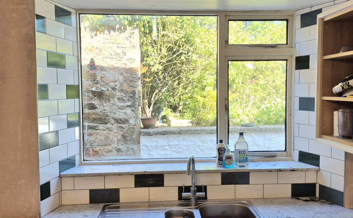 M.J Plastering & Tiling (@plasterer_mj) on Twitter photo The forehouse ,Gullane.
Small kitchen splashback tiled with a mix of astrea white ,duck egg & fern green crackle glazed tiles from <a href="/toppstiles/">Topps Tiles</a> with <a href="/BALtiling/">BAL Tiling</a> brooklyn micromax 3 grout The forehouse ,Gullane.
Small kitchen splashback tiled with a mix of astrea white ,duck egg & fern green crackle glazed tiles from <a href="/toppstiles/">Topps Tiles</a> with <a href="/BALtiling/">BAL Tiling</a> brooklyn micromax 3 grout