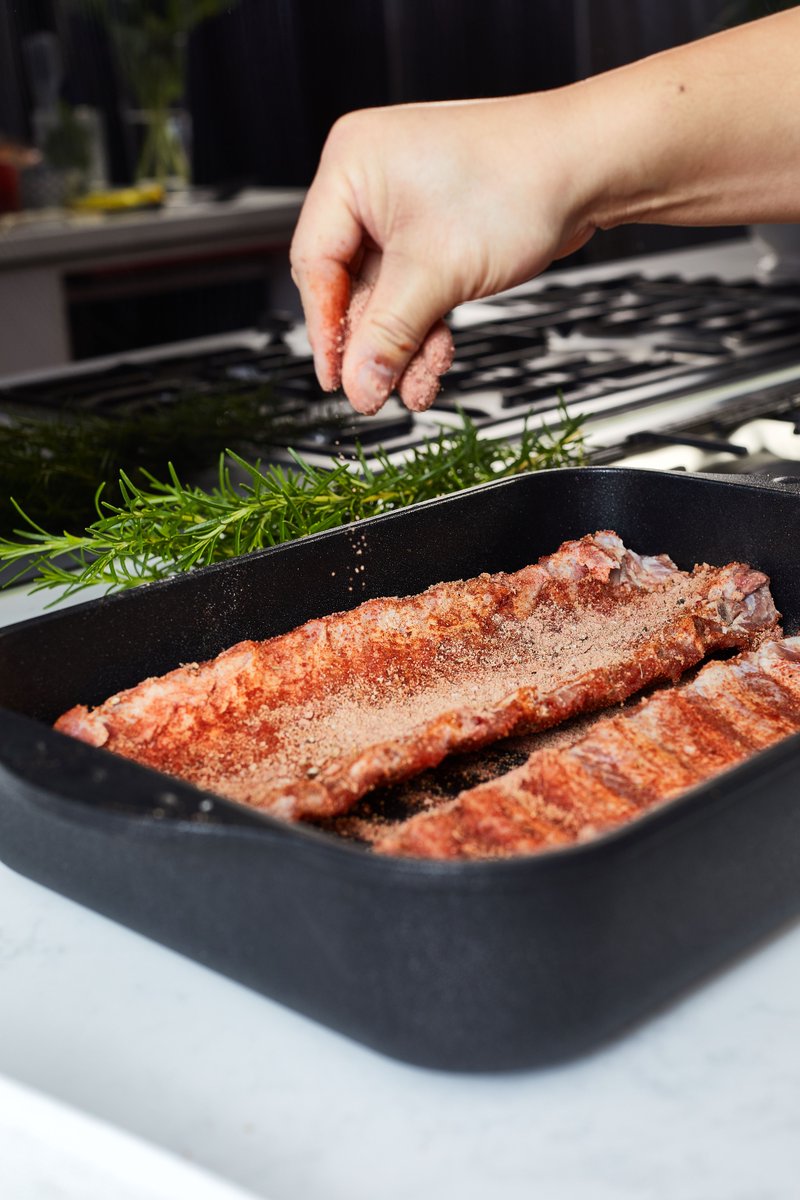Savory, tender ribs are always a crowd pleaser at Memorial Day parties. Skip the smoker this year and make some fall-off-the-bone ribs inside that will have all of your guests coming back for more! 
#swissdiamond #memorialdaycookinig