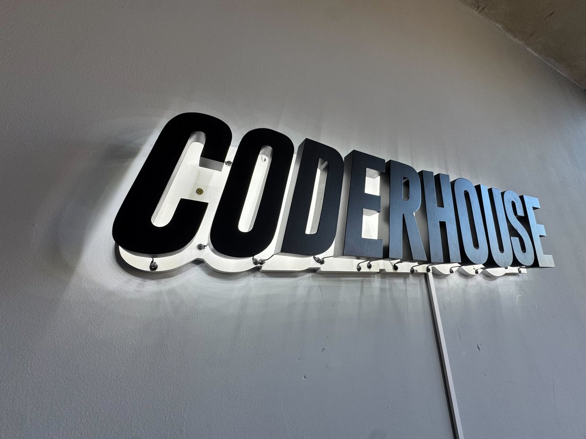 coderhouse's tweet image. Nos mudamos.
Y no es solo una oficina nueva.
Es el comienzo de algo mucho más grande.
Estamos creando un Coderhouse AI First:
💥 Educación + IA + Comunidad
Lo que viene no es un cambio.
Es una revolución 🚀
Gracias @areatres por recibirnos.
#AIFirst #Coderhouse