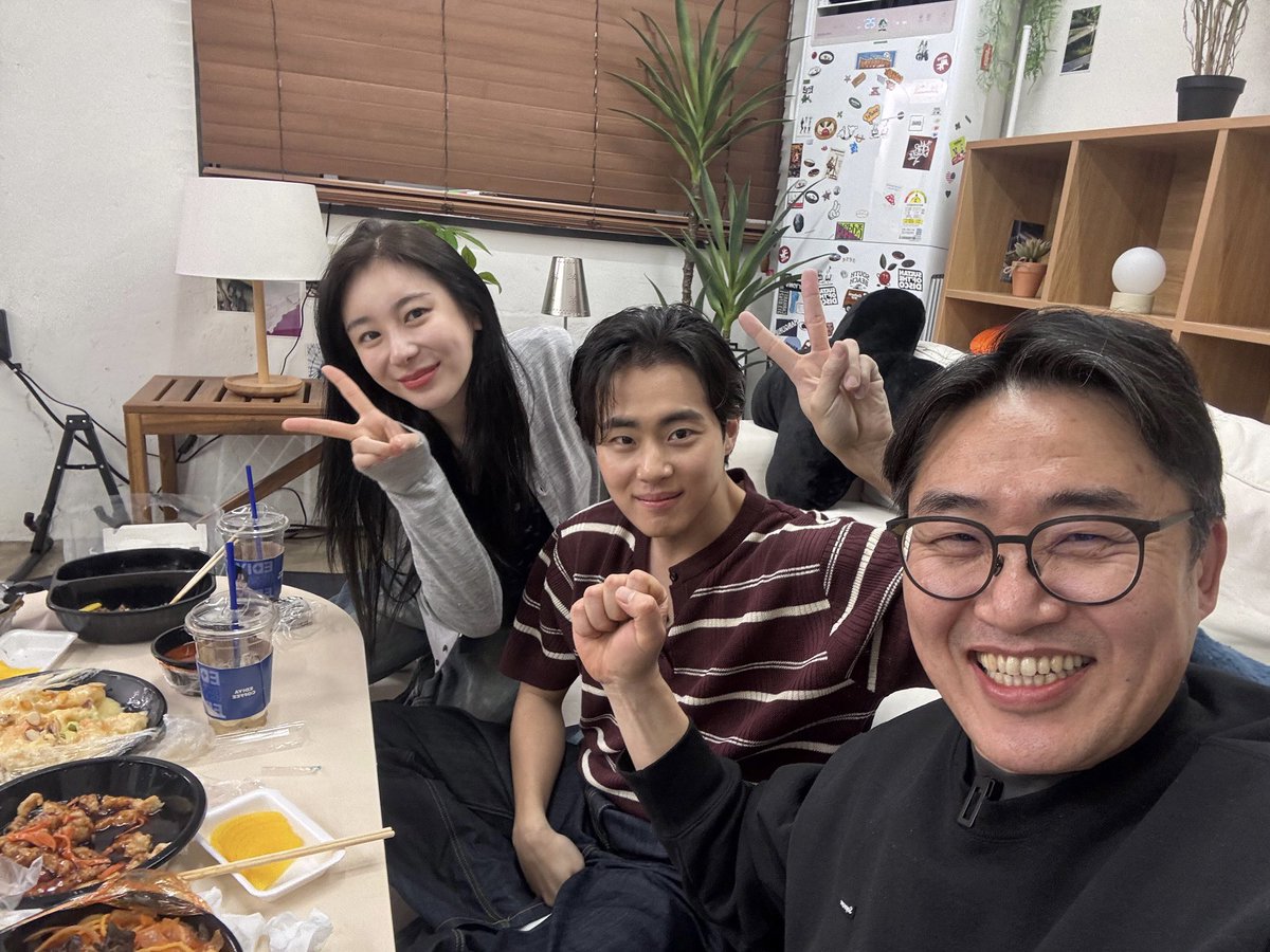 졔송합니다.. 정신이 없었어요..🙂‍↕️🙏🏻
하나도 안 찌질한 두 분 셀카 드립니다📸
#조병규 #김성훈 #찌질의_역사
