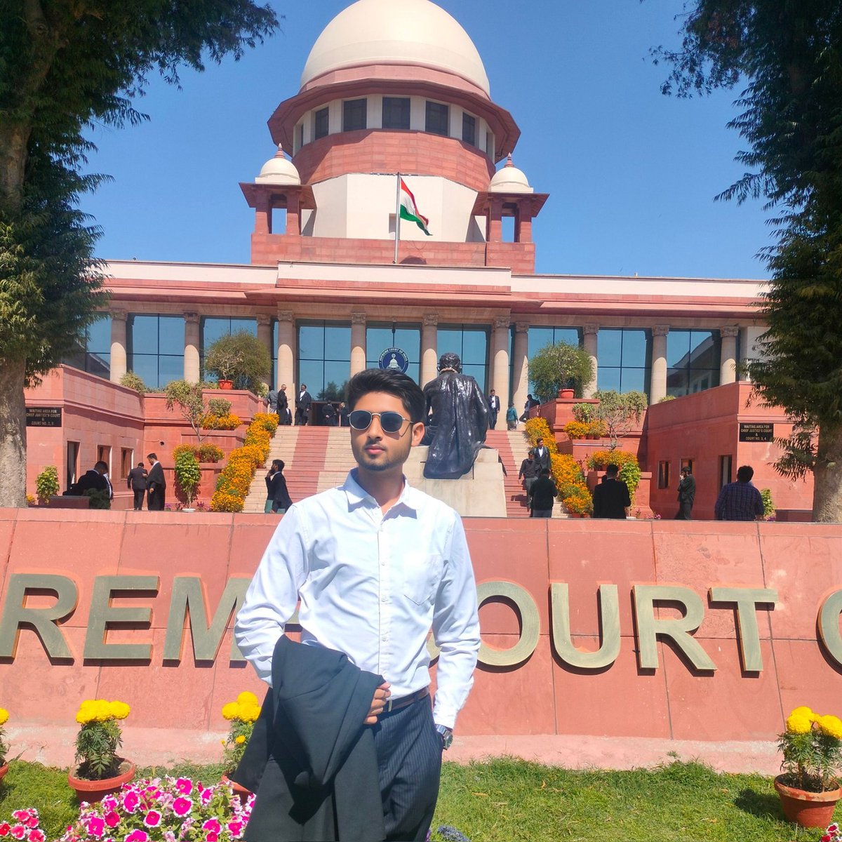 BharadwajAbhii's tweet image. Every step taken here marks the step taken in history- The majestic Supreme Court of India #SupremeCourt #BacktoX