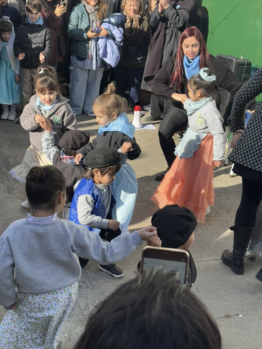 Acto 25 de mayo en el #ICAB 💚🤍 #banfield