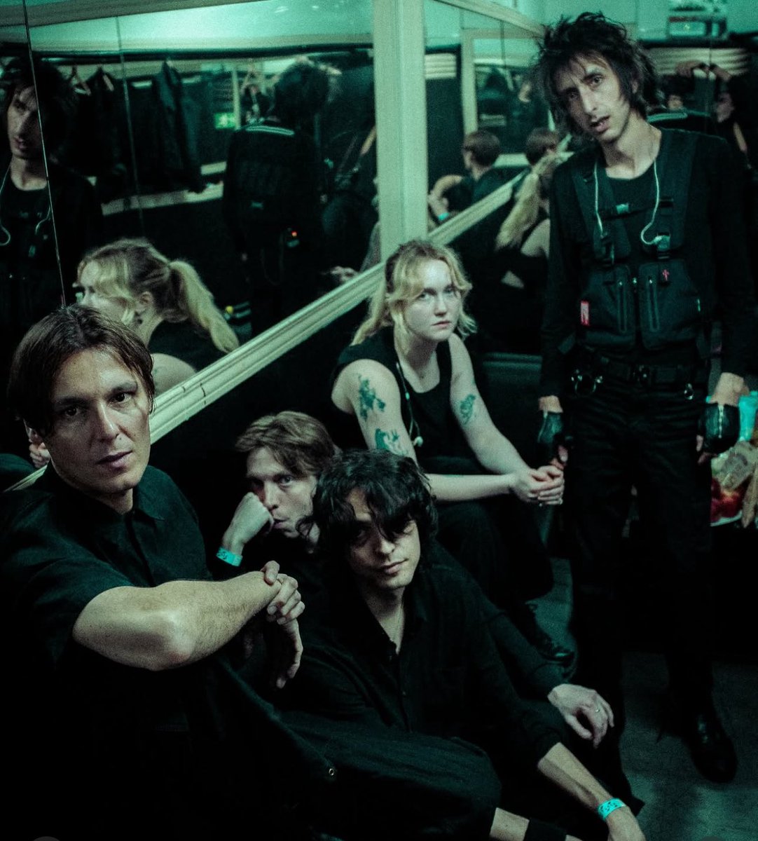 Morell4Luis's tweet image. #ElMejorPoderoso Qué bandota son los The Horrors!!
@ruleiro @eltalcha