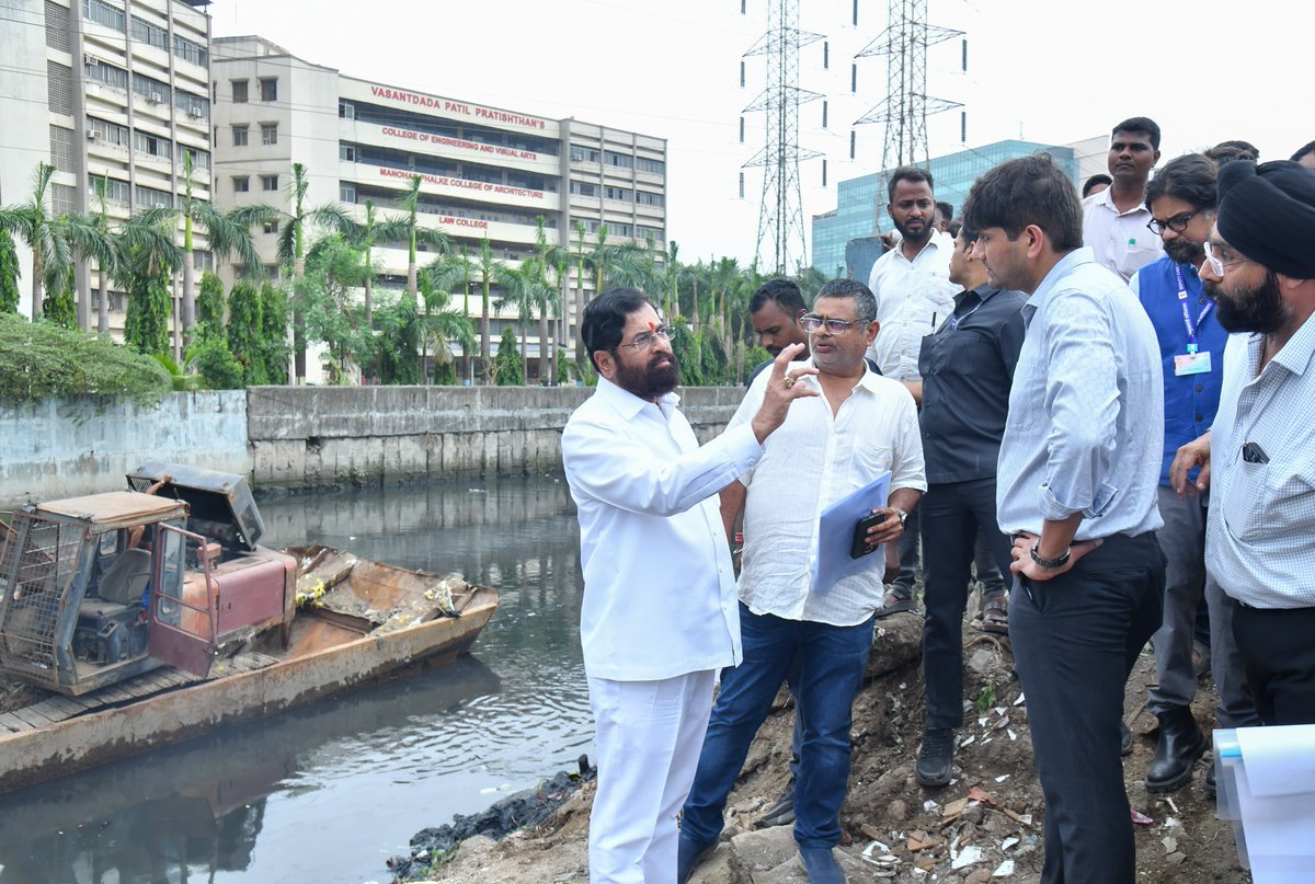 рдорд╛рдЭреА Mumbai, рдЖрдкрд▓реА BMC (@mybmc) on Twitter photo ЁЯФ╣рдЙрдкрдореБрдЦреНрдпрдордВрддреНрд░реА рддрдерд╛ рдореБрдВрдмрдИ рд╢рд╣рд░ рдЬрд┐рд▓реНрд╣рд╛ рдкрд╛рд▓рдХрдордВрддреНрд░реА рд╢реНрд░реА. рдПрдХрдирд╛рде рд╢рд┐рдВрджреЗ рдпрд╛рдВрдиреА рдЖрдЬ рдореБрдВрдмрдИ рд╢рд╣рд░ рдЖрдгрд┐ рдЙрдкрдирдЧрд░рд╛рдд рд╕реБрд░реВ рдЕрд╕рд▓реЗрд▓реНрдпрд╛ рдирд╛рд▓реЗрд╕рдлрд╛рдИ рдХрд╛рдорд╛рдВрдЪреА рдкреНрд░рддреНрдпрдХреНрд╖ рднреЗрдЯ рджреЗрдКрди рдкрд╛рд╣рдгреА рдХреЗрд▓реА. рддрд╕реЗрдЪ, рд╡рд┐рдХреНрд░реЛрд│реА рдпреЗрдереАрд▓ рд╕реВрд░реНрдпрд╛ рдирдЧрд░ рдпрд╛ рджрд░рдб рдкреНрд░рд╡рдг рдХреНрд╖реЗрддреНрд░ рдЖрдгрд┐ рджрд╛рджрд░ рдпреЗрдереАрд▓ рдорд╣рд╛рдирдЧрд░рдкрд╛рд▓рд┐рдХреЗрдЪреНрдпрд╛ рд╕рдлрд╛рдИ рдХрд╛рдордЧрд╛рд░рд╛рдВрдЪреА рд╡рд╕рд╛рд╣рдд рдЕрд╕рд▓реЗрд▓реНрдпрд╛ ЁЯФ╣рдЙрдкрдореБрдЦреНрдпрдордВрддреНрд░реА рддрдерд╛ рдореБрдВрдмрдИ рд╢рд╣рд░ рдЬрд┐рд▓реНрд╣рд╛ рдкрд╛рд▓рдХрдордВрддреНрд░реА рд╢реНрд░реА. рдПрдХрдирд╛рде рд╢рд┐рдВрджреЗ рдпрд╛рдВрдиреА рдЖрдЬ рдореБрдВрдмрдИ рд╢рд╣рд░ рдЖрдгрд┐ рдЙрдкрдирдЧрд░рд╛рдд рд╕реБрд░реВ рдЕрд╕рд▓реЗрд▓реНрдпрд╛ рдирд╛рд▓реЗрд╕рдлрд╛рдИ рдХрд╛рдорд╛рдВрдЪреА рдкреНрд░рддреНрдпрдХреНрд╖ рднреЗрдЯ рджреЗрдКрди рдкрд╛рд╣рдгреА рдХреЗрд▓реА. рддрд╕реЗрдЪ, рд╡рд┐рдХреНрд░реЛрд│реА рдпреЗрдереАрд▓ рд╕реВрд░реНрдпрд╛ рдирдЧрд░ рдпрд╛ рджрд░рдб рдкреНрд░рд╡рдг рдХреНрд╖реЗрддреНрд░ рдЖрдгрд┐ рджрд╛рджрд░ рдпреЗрдереАрд▓ рдорд╣рд╛рдирдЧрд░рдкрд╛рд▓рд┐рдХреЗрдЪреНрдпрд╛ рд╕рдлрд╛рдИ рдХрд╛рдордЧрд╛рд░рд╛рдВрдЪреА рд╡рд╕рд╛рд╣рдд рдЕрд╕рд▓реЗрд▓реНрдпрд╛