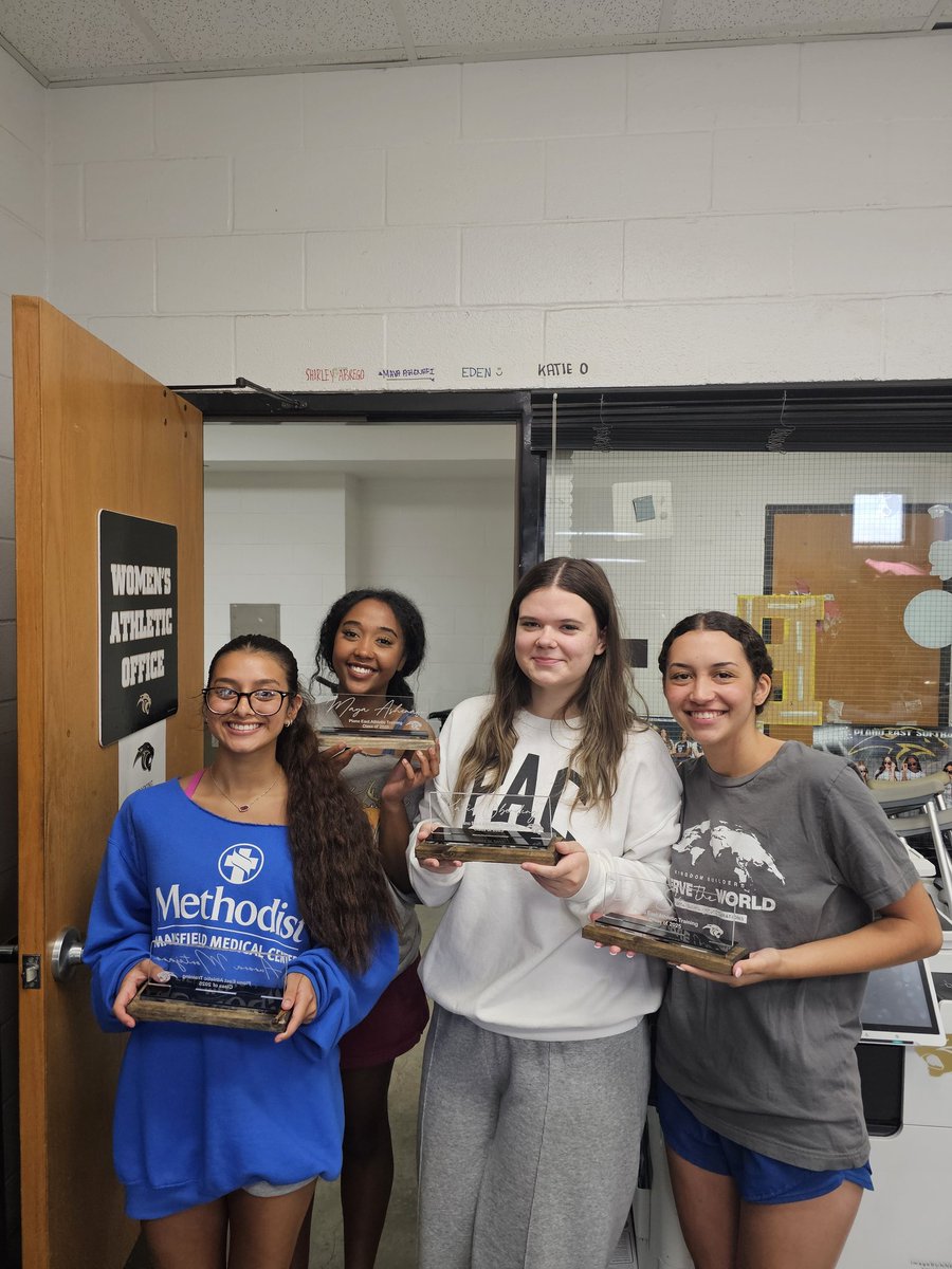 Another amazing group of seniors heading out! Thanks for all your hard work over the years! We can't wait to see all the big things you do in life! #eastAT #hydrationnation #tapelife #classof2025