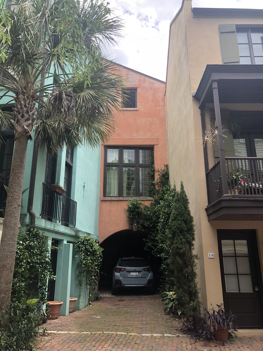 CarolopolisTRE's tweet image. Got bored and walked to Catfiddle Street.