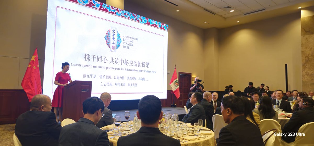 CdcpcO's tweet photo. La Asociación Beijing-Tianjin-Hebei fue creada para impulsar cooperación China-Perú.
El evento  reunio a líderes políticos, empresariales y representantes de la comunidad china en el país. 
Felicitamos a la Asociación Beijing-Tianjin-Hebei y les auguramos exitos en sus misiones. https://t.co/tcX6zSsx2r