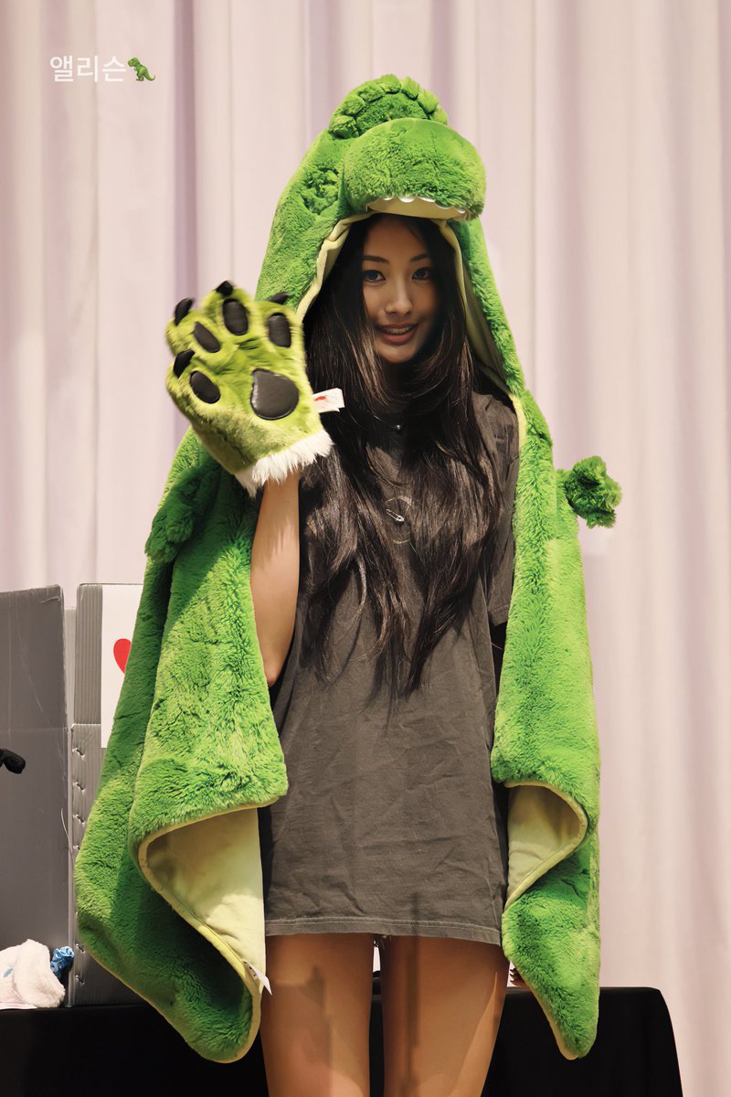 meovv_miyao's tweet photo. Gawon❤️🦖.                              DINOWON https://t.co/N9DaEWgCsw