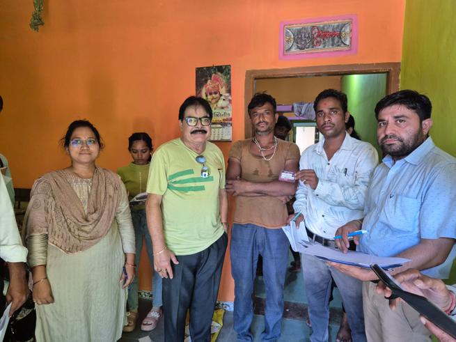 GPChamaraAnd's tweet photo. Today dt 23-5-2025 delhi narendra mishra sir, social auditer HOD  visited manrega work as well as PMAY at chamara. @DDO_Anand @GRTMM1 @CMOGuj https://t.co/vriJ7WnfCs