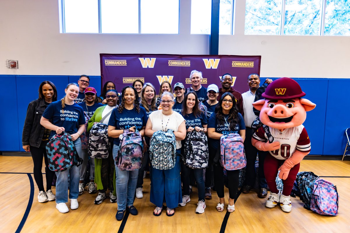 commandersCR's tweet image. Alongside @feedthechildren and @Marsh_MMA, we provided backpacks filled with school supplies, toiletries and a meal kit for children at the DC Dream Center 💛