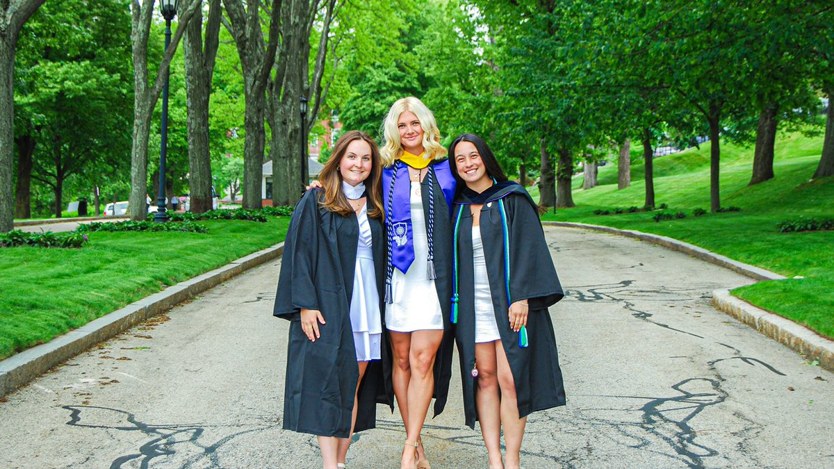 🎉 Congratulations to the Softball Class of 2025!

#GoCrossGo | #HolyCross2025