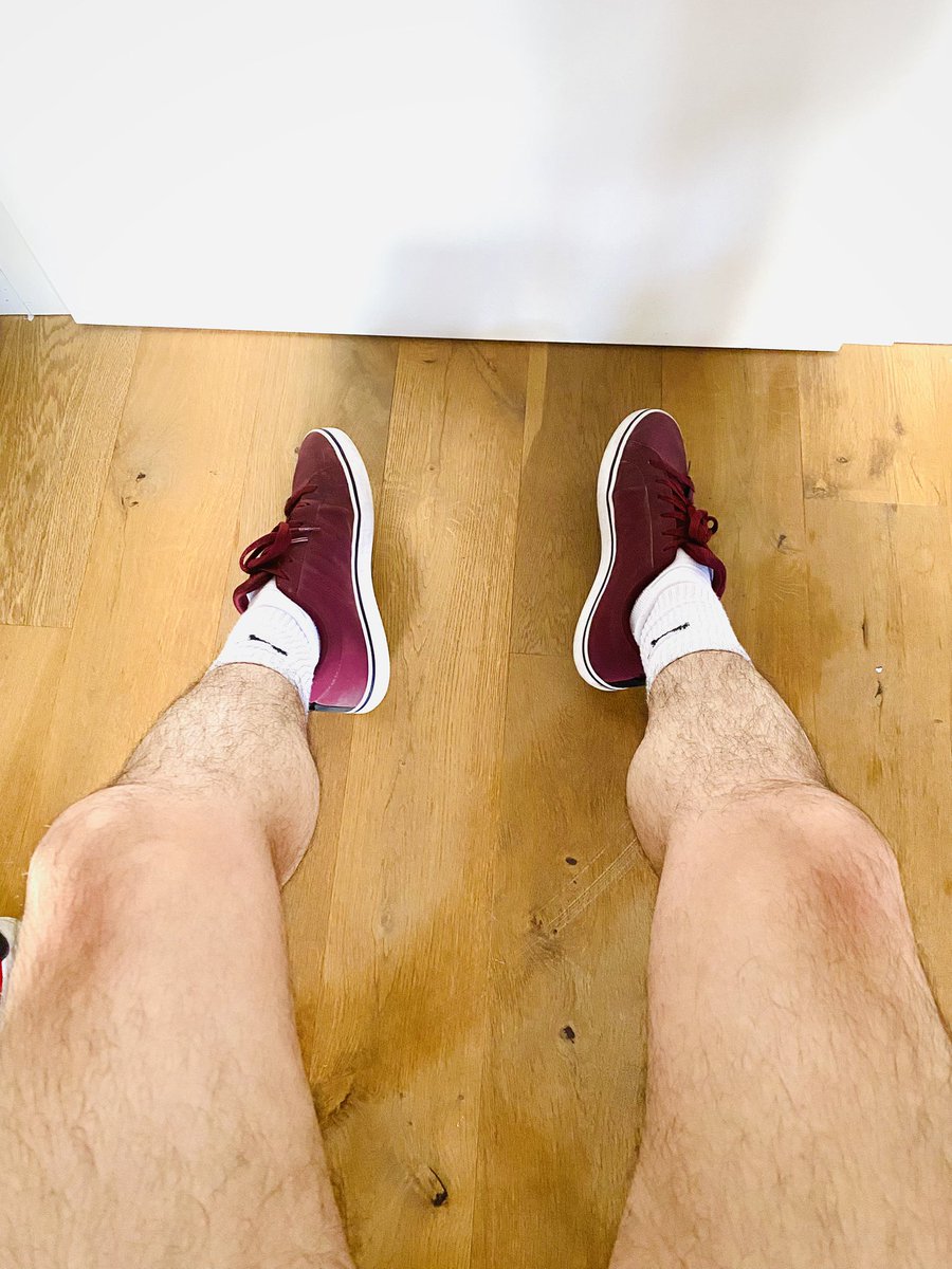4feet4_you's tweet photo. Bare legs. Dirty socks. Red shoes. β¨Kneel and open wide.
How would you serveπ₯ sock boy?
#DirtySocks #FeetAndSocks #WorshipSocks #GaySockFetish #SocksAndSneakers #LegsAndSocks #GayKink #WorshipSession #Feet #FootDom #FootMaster #Dom #Master #Gay https://t.co/HhrNS3jpgN