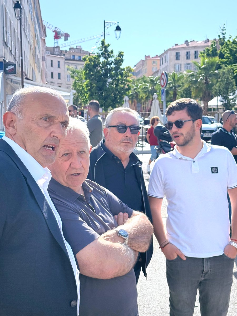 PNazioneCorsa's tweet image. #Sustegnu 🤝🏻 𝗖𝘂𝗻𝗳𝗲𝗿𝗲𝗻𝘇𝗮 𝗱𝗶 𝘀𝘁𝗮𝗺𝗽𝗮 𝗱𝗶 𝗮 𝗳𝗮𝗺𝗶𝗴𝗹𝗶𝗮 𝗖𝗮𝗻𝗰𝗲𝗹𝗹𝗶𝗲𝗿𝗶

Nous étions présents ce jour à Aiacciu — @PascalZagnoli, secrétaire national du PNC, Pierre Poli, conseiller territorial @avanzemu, et plusieurs militants — pour assister à la…