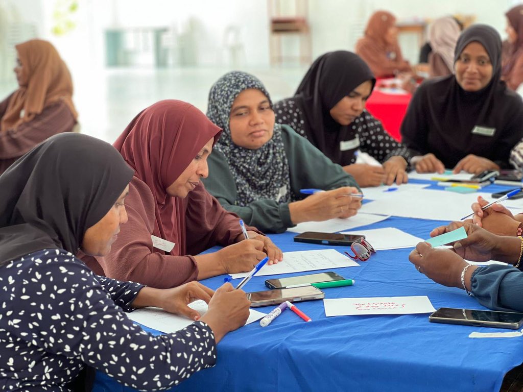 UNICEF Maldives (@unicefmaldives) on Twitter photo As part of our #KudhinnaaGaathun initiative, our team recently visited Vaavu atoll.
We engaged with the Vaavu Atoll Council and conducted career guidance workshops & #Beleniveriyaa sessions in three islands in the atoll – Felidhoo, Keyodhoo & Fulidhoo.
#Baaruveri
<a href="/Shuj4uAli/">Shuja VAAVU RAEES</a> As part of our #KudhinnaaGaathun initiative, our team recently visited Vaavu atoll.
We engaged with the Vaavu Atoll Council and conducted career guidance workshops & #Beleniveriyaa sessions in three islands in the atoll – Felidhoo, Keyodhoo & Fulidhoo.
#Baaruveri
<a href="/Shuj4uAli/">Shuja VAAVU RAEES</a>